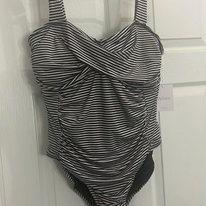 Swimsuit from Ryllace by Garnet Hill - NWT Sz 16 Brand New Black and White